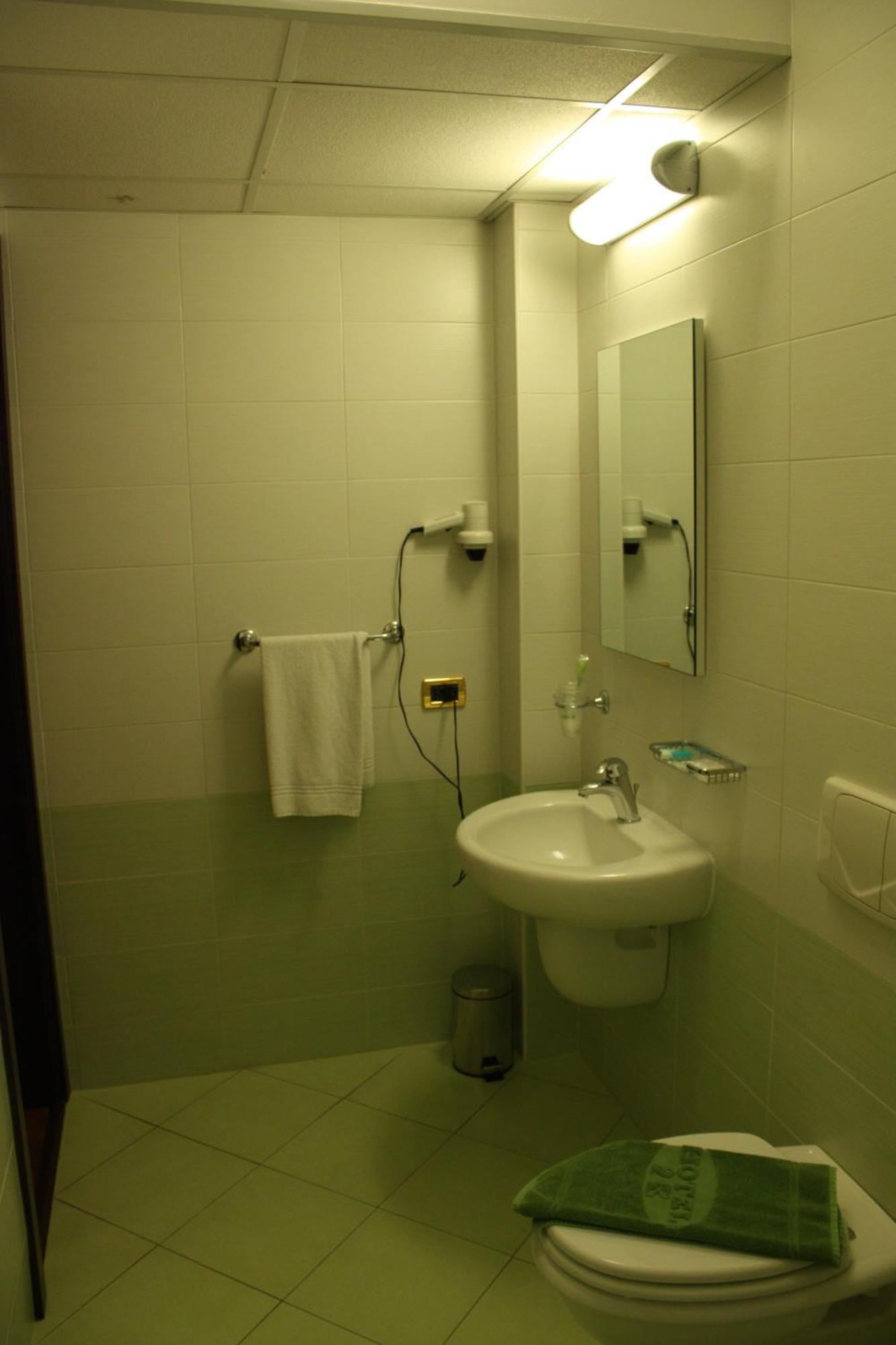 Hotel 2C レニャーノ エクステリア 写真