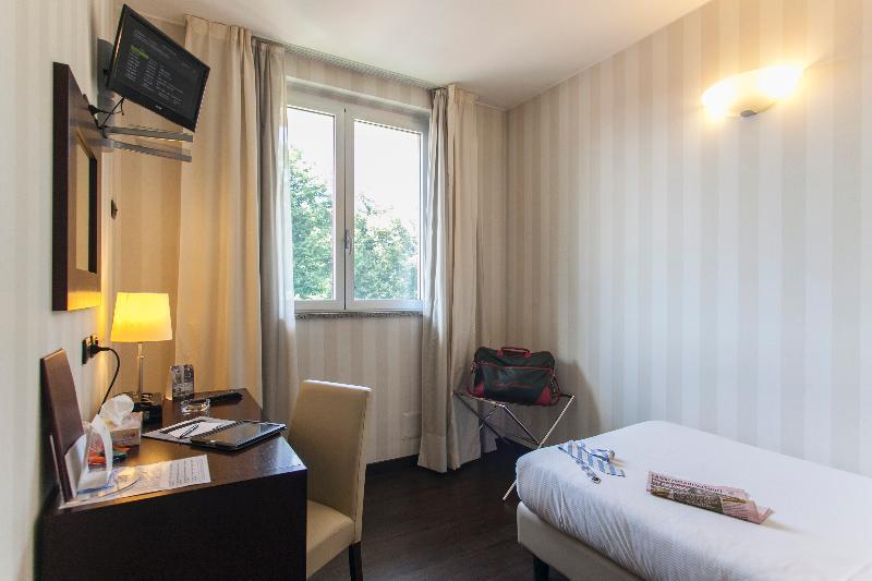 Hotel 2C レニャーノ エクステリア 写真
