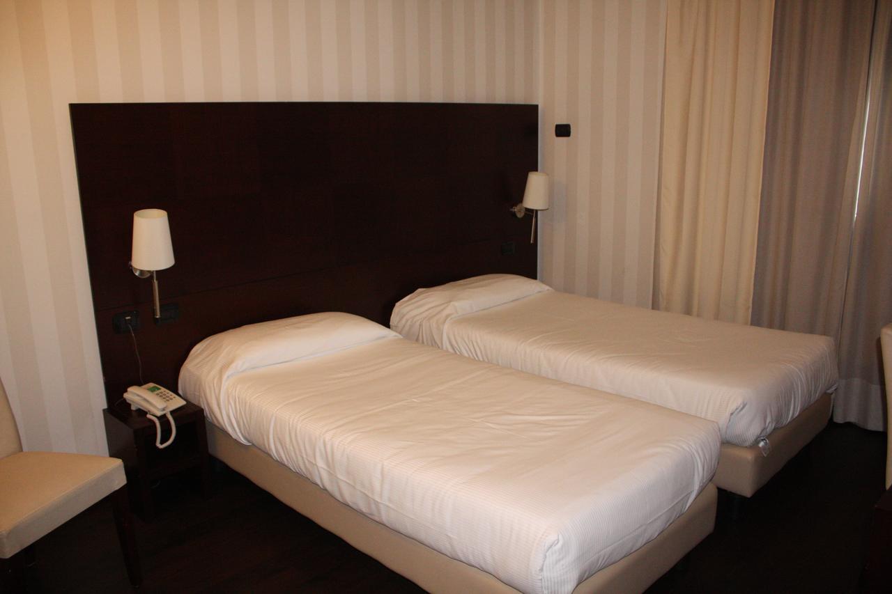 Hotel 2C レニャーノ エクステリア 写真