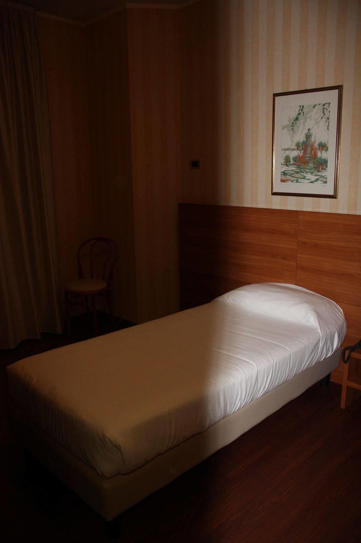 Hotel 2C レニャーノ エクステリア 写真