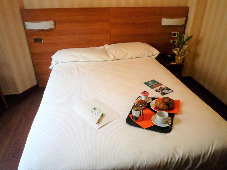 Hotel 2C レニャーノ エクステリア 写真